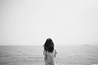 猜谜语题目:重点干起,秋前方成《打一个地名》