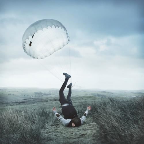 猜谜语题目:小小鸟儿天上飞,远近高低听我的《打一个玩具》