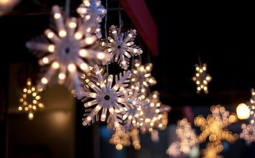 猜谜语题目:也坦言音像艺术《打一个人名》