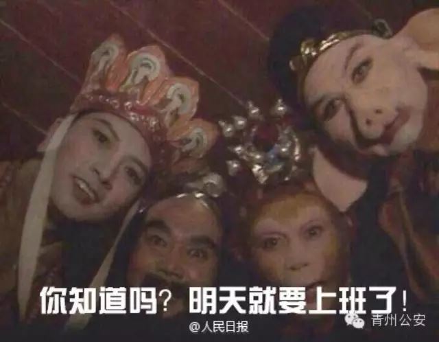 目光盯着书本 《八画单字》