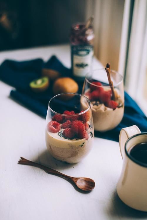 猜谜语题目:狗年四方联《打一个字》