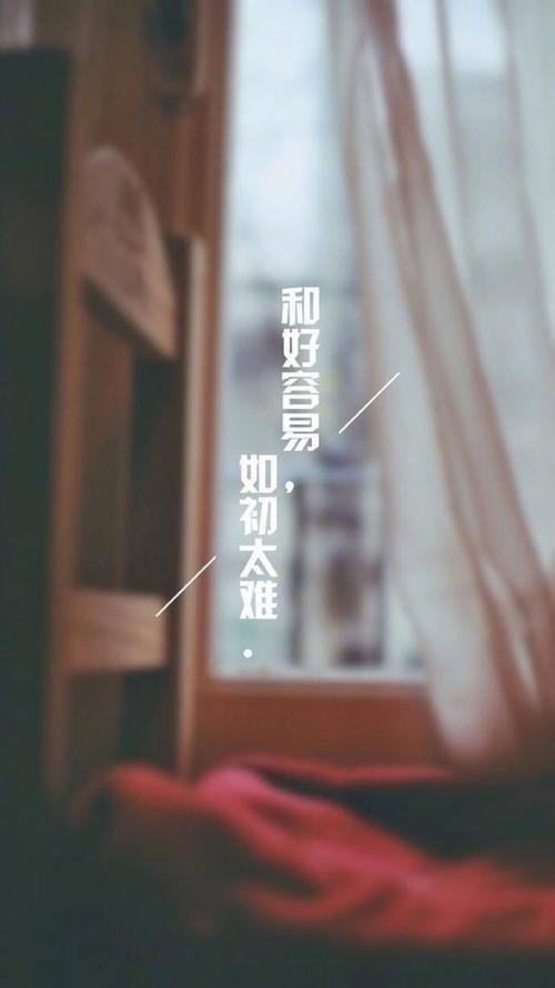 头戴塑料帽,身穿锡花袍,用手挤一挤,人口变成泡《打一个常用品》