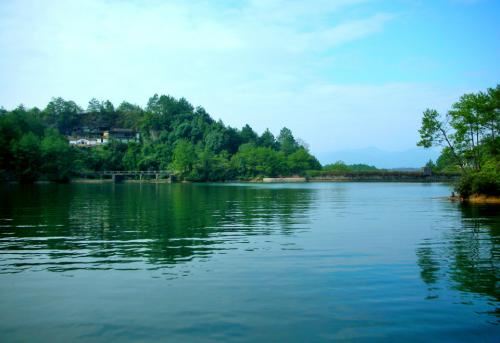 猜谜语题目:初点祈坛烛,终化禅塔烟《打一个民俗》