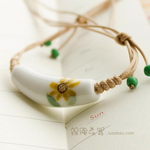 一只狗_站门口_猜一枪_就开口《猜一日常用品》