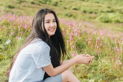 一条小小虫_自己做灯笼_躲在灯笼里_变个飞仙女《猜一昆虫》