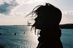 猜谜语题目:说与旁人浑不解《打一个人物》