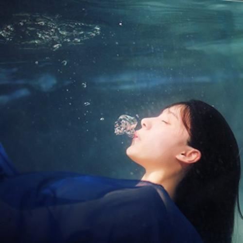 伴雨遐思思之远_临潮侧耳水流东《猜一人名》