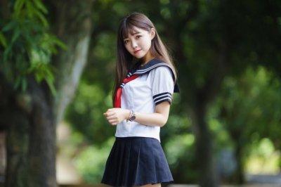 人着素服归 《佛教词》