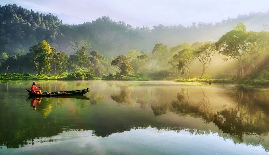 直入云端上碧空 《打一字》