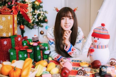 来世枝头共化蝶 《打一字》