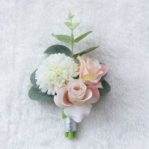 猜谜语题目:裁员解困,双增双节《打一个植物》