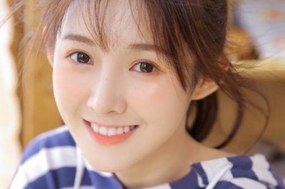 一位游泳家_说话呱呱呱_小时有尾没有脚_大时有脚没尾巴《猜一动物》