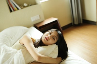 二人合作美食成　《猜书画家》