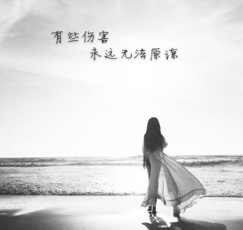小两口偎伞旁对视而笑 《二字BBS用语》
