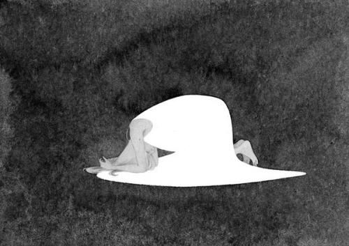 双手擎持九颗珠《猜一字谜》