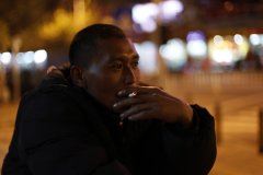 粽子脸梅花脚,前面喊叫后面舞刀《打一个动物》