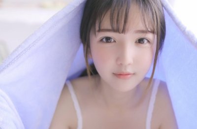 透过窗缝看落日《猜一成语》