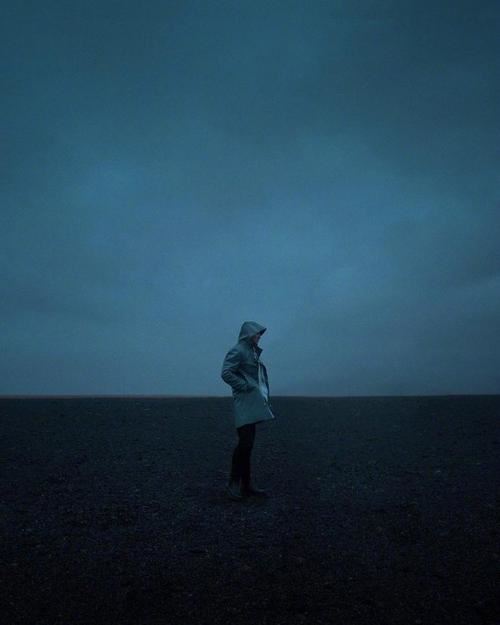 半空中_一只碗_下雨下不满-《猜一物》