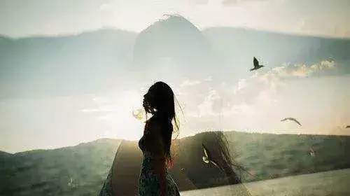 攥着双拳贴身至　《猜4字经济状况陈述语》