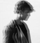 猜谜语题目:左右开弓《打一个人名》