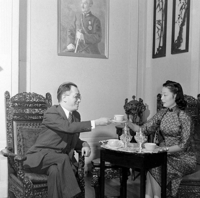 “先把两个拳头去蒋门神脸上虚影―影_忽地转身便走- 《骊珠》