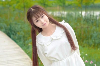 猜谜语题目:三人两口一匹马《打一个字》