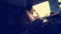 一侧红来一侧蓝_扁扁身体两头尖_打开盖子看一看_告你东西和南北-《猜一工具》