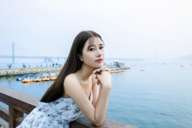 猜谜语题目:降落伞《打一个人物名》