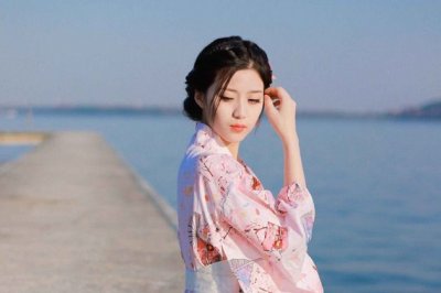 出千导致手脱臼 《打一字》