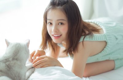不吃夜宵饿肚子 《4字口语_粉底》
