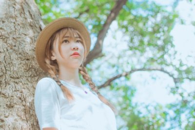 迁离西湖回宫中　《猜作家名》