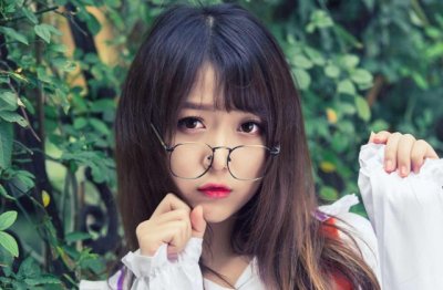 与人何必争高下 《10笔字》