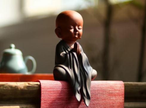 猜谜语题目:元旦初生婴儿《打一个新词》