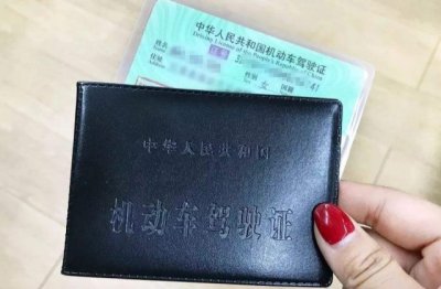 左右袒用酵母做馒头 《四字旅游用语》