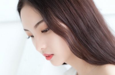 猜谜语题目:一只狗四个口《打一个字》