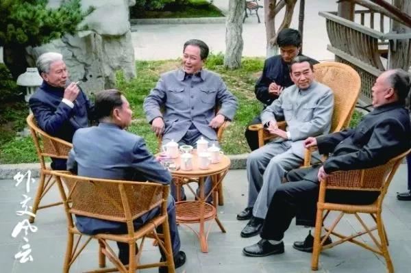 轻声细语　《猜港台作家》