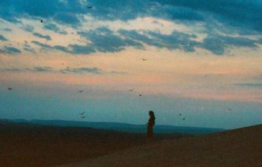 但得他人开口笑_何妨此骨碎空寒《猜一节日物品》