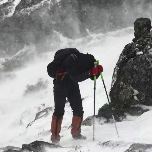 猜谜语题目:事事齐全说汉高《打一个人名》