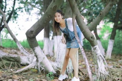 脖子长长似吊塔,穿着一身花斑褂,跑起路来有本领,奔驰赛过千里马《打一个动物》