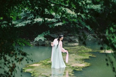 “玉玺得来无用处” 《打一字》