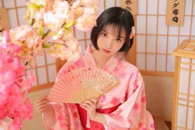 “绛唇珠袖两寂寞” 《外已故领导人》