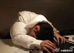 上也拦_下也拦_当中一条鲤鱼窜-《猜一常用物》