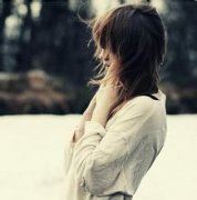 周围有深潭　《猜东周列国人》