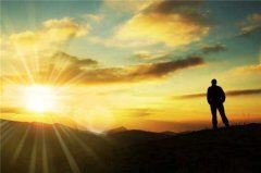 八十岁老太太打呵欠《猜一成语》