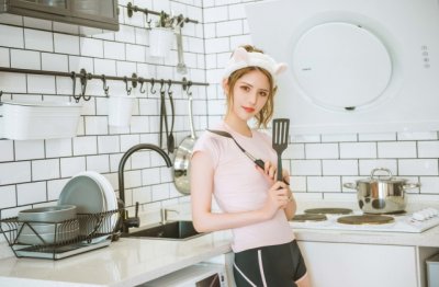 弹花匠上殿《猜一成语》