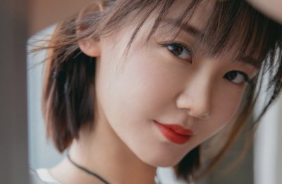 身子粗壮头长角_大人小孩都爱它_给人奶汁它吃草_浑身上下净是宝《猜一动物》