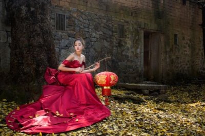 两头尖尖相貌丑_脚手耳目都没有_整天工作在地下_一到下雨才露头《猜一动物》