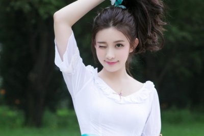 长得像竹不是竹,周身有节不太粗,不是紫来就是绿,只吃生来不能熟