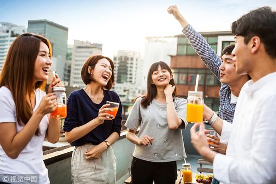 单刀放哨守山谷 《时人》