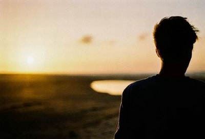 猜谜语题目:垃圾箱《打一个成语》